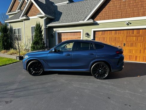 Used 2022 BMW X6 xDrive40i w/ M Sport Package AWD/4WD image 2