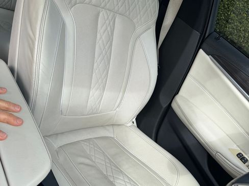 Used 2018 BMW M550i xDrive image 25