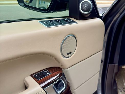 Used 2015 Land Rover Range Rover HSE image 15