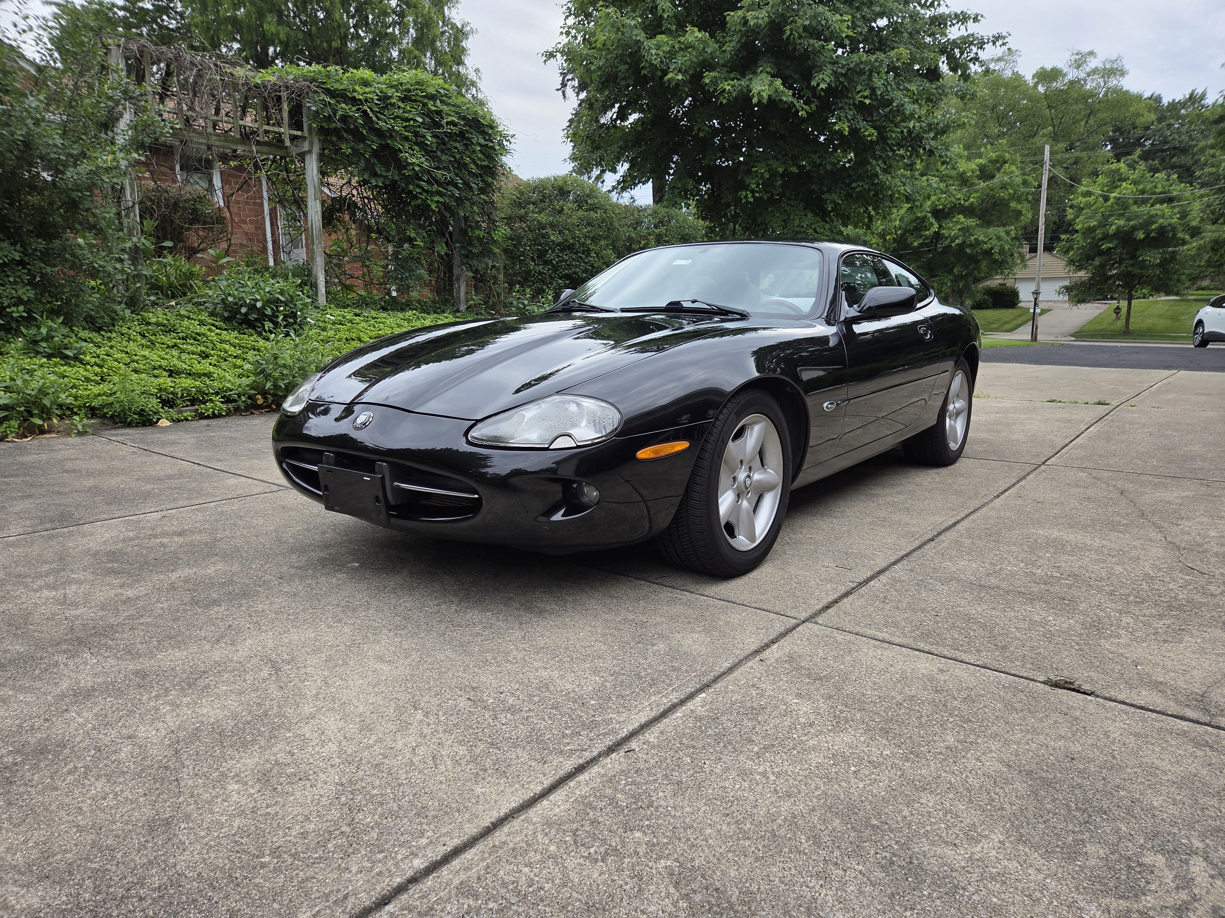 Used 1997 Jaguar XK8 Coupe RWD image 2