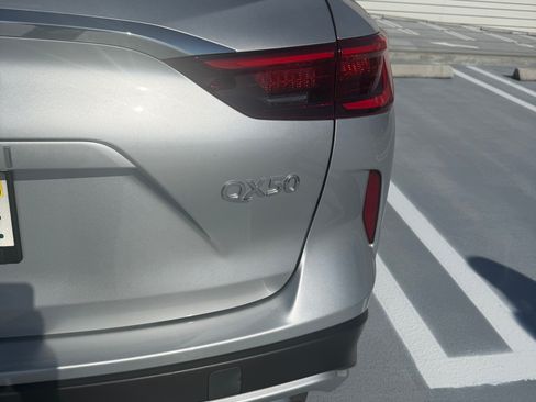 Used 2019 INFINITI QX50 Luxe FWD image 8