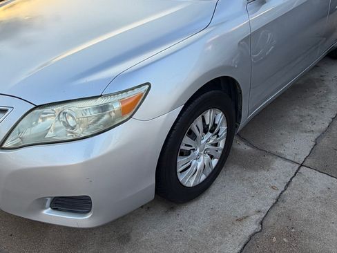 Used 2011 Toyota Camry LE FWD image 13