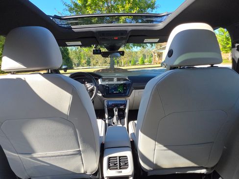 Used 2024 Volkswagen Tiguan SEL R-Line image 15