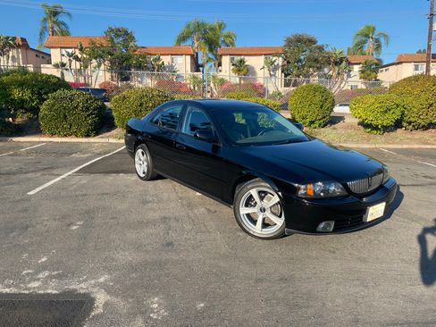 Used 2005 Lincoln LS RWD image 2