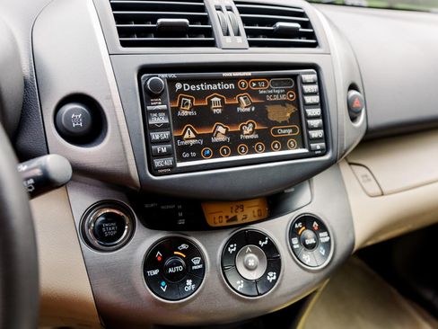 Used 2011 Toyota RAV4 Limited AWD/4WD image 28
