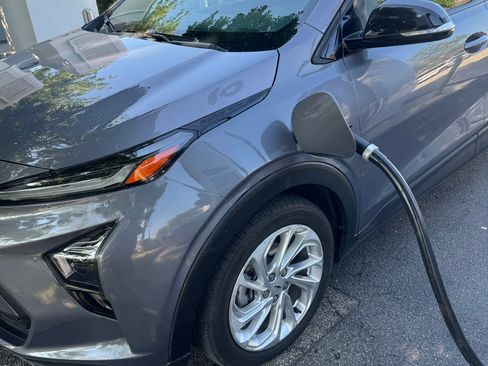 Used 2023 Chevrolet Bolt EUV LT w/ Driver Confidence Package FWD image 8