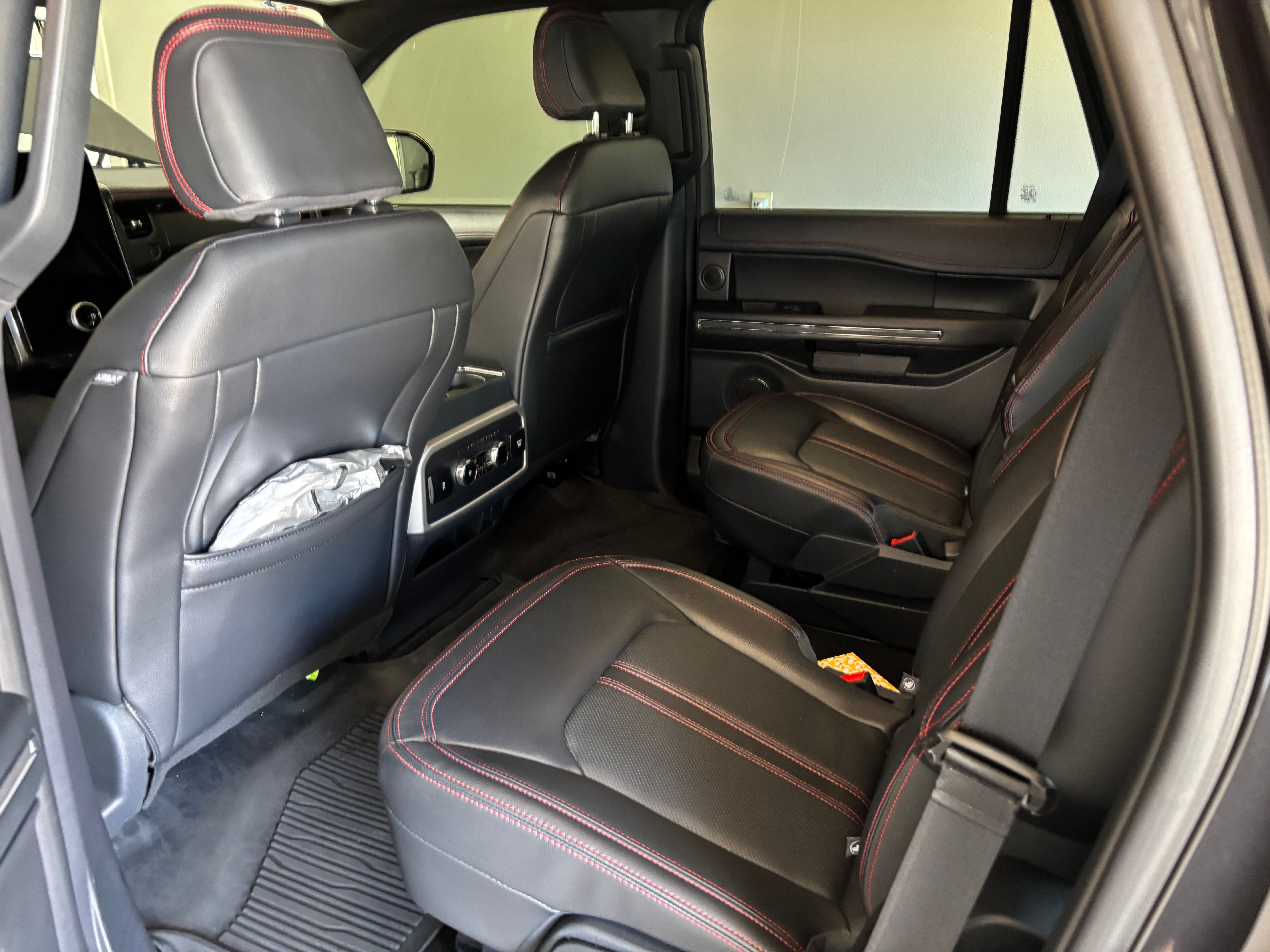Used 2024 Ford Expedition Limited AWD/4WD image 10