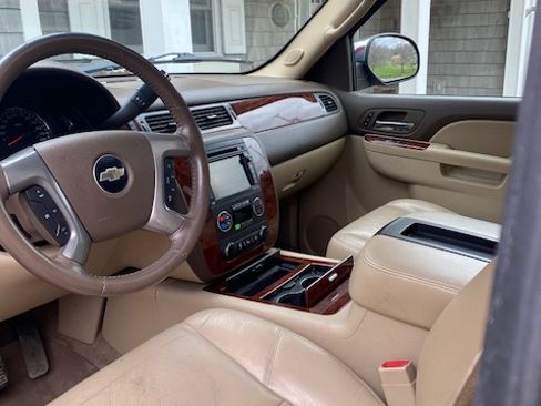 Used 2010 Chevrolet Suburban LTZ AWD/4WD image 8