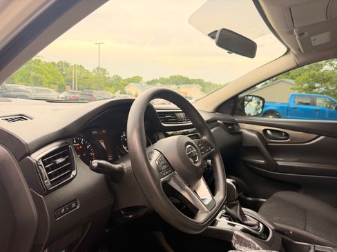 Used 2019 Nissan Rogue Sport S FWD image 9