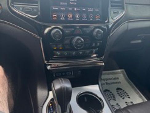 Used 2019 Jeep Grand Cherokee Summit w/ Platinum Series Group AWD/4WD image 32