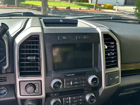 Used 2018 Ford F150 Lariat w/ Equipment Group 501A Mid AWD/4WD image 20