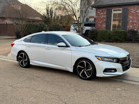 Used 2019 Honda Accord Sport image 4