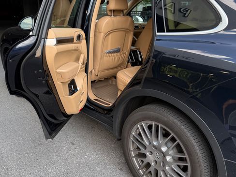 Used 2016 Porsche Cayenne AWD/4WD image 6
