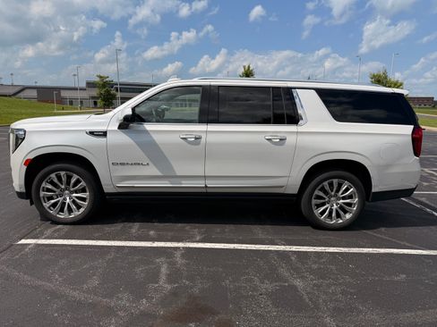 Used 2024 GMC Yukon XL Denali w/ Advanced Technology Package AWD/4WD image 1