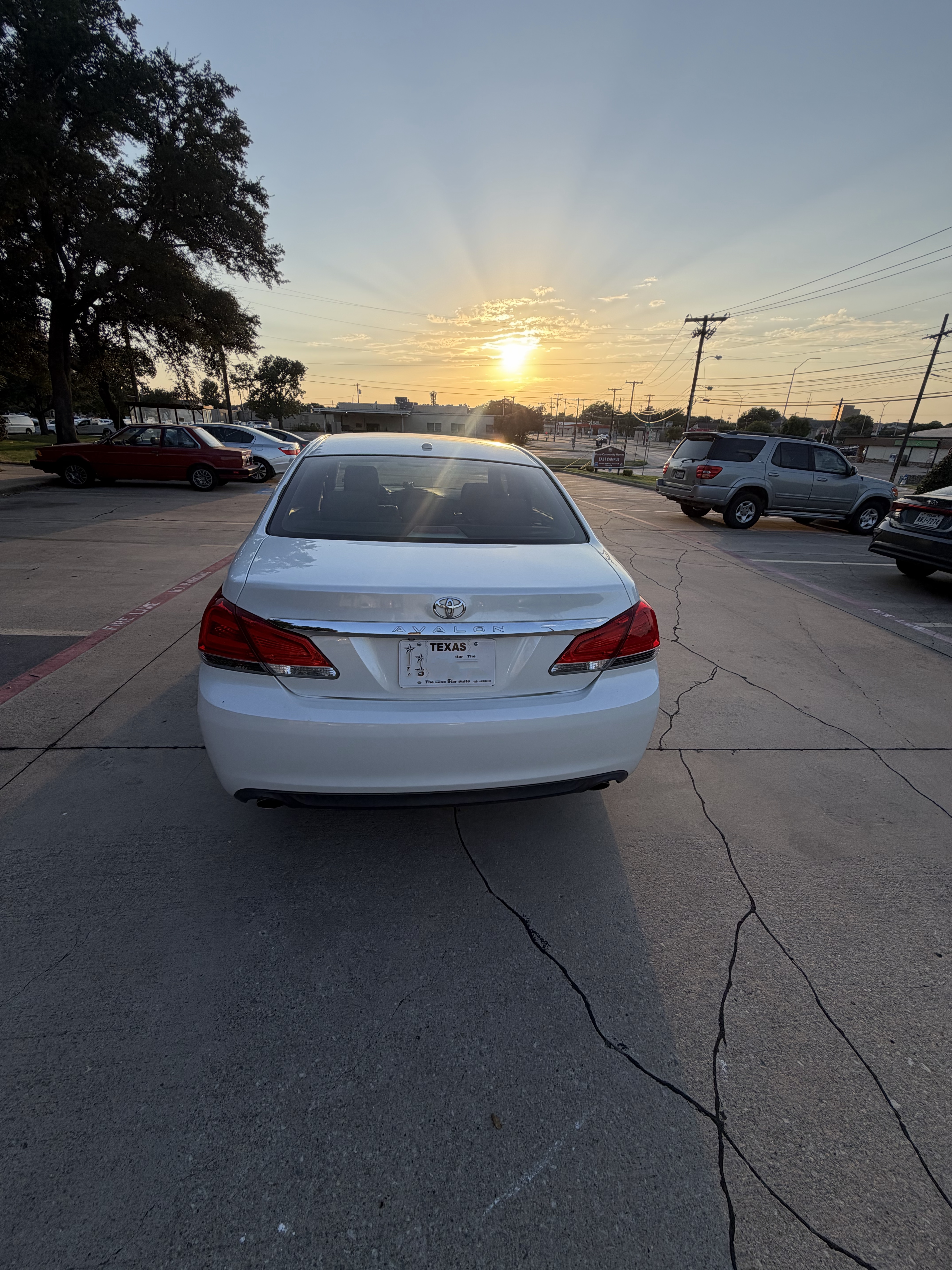 Used 2012 Toyota Avalon Limited FWD image 6
