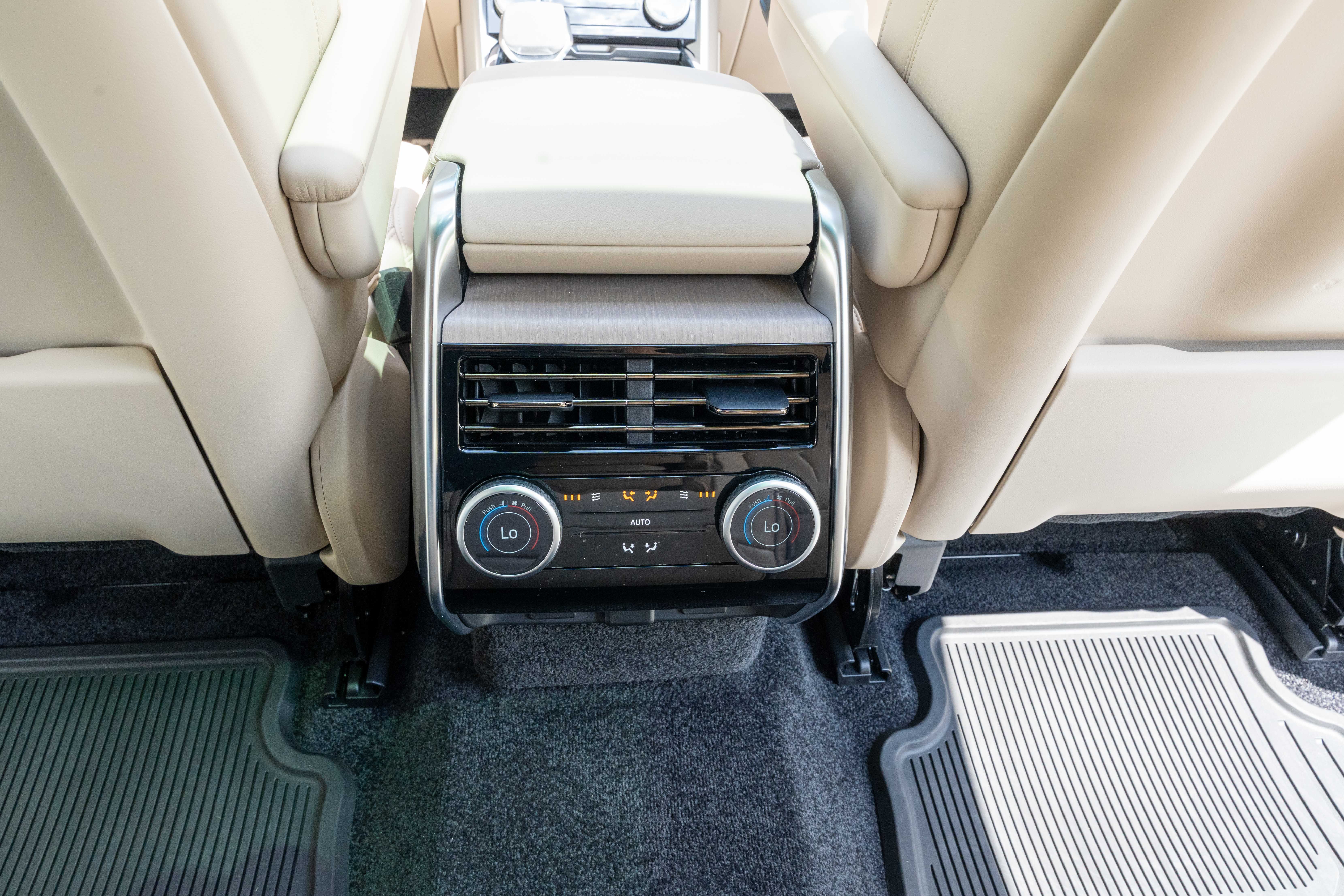 Used 2023 Land Rover Range Rover SE AWD/4WD image 12