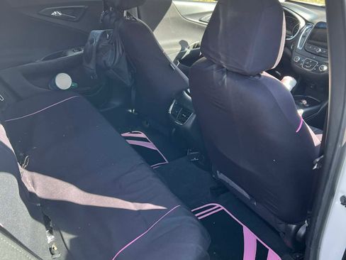 Used 2017 Chevrolet Malibu LT image 2