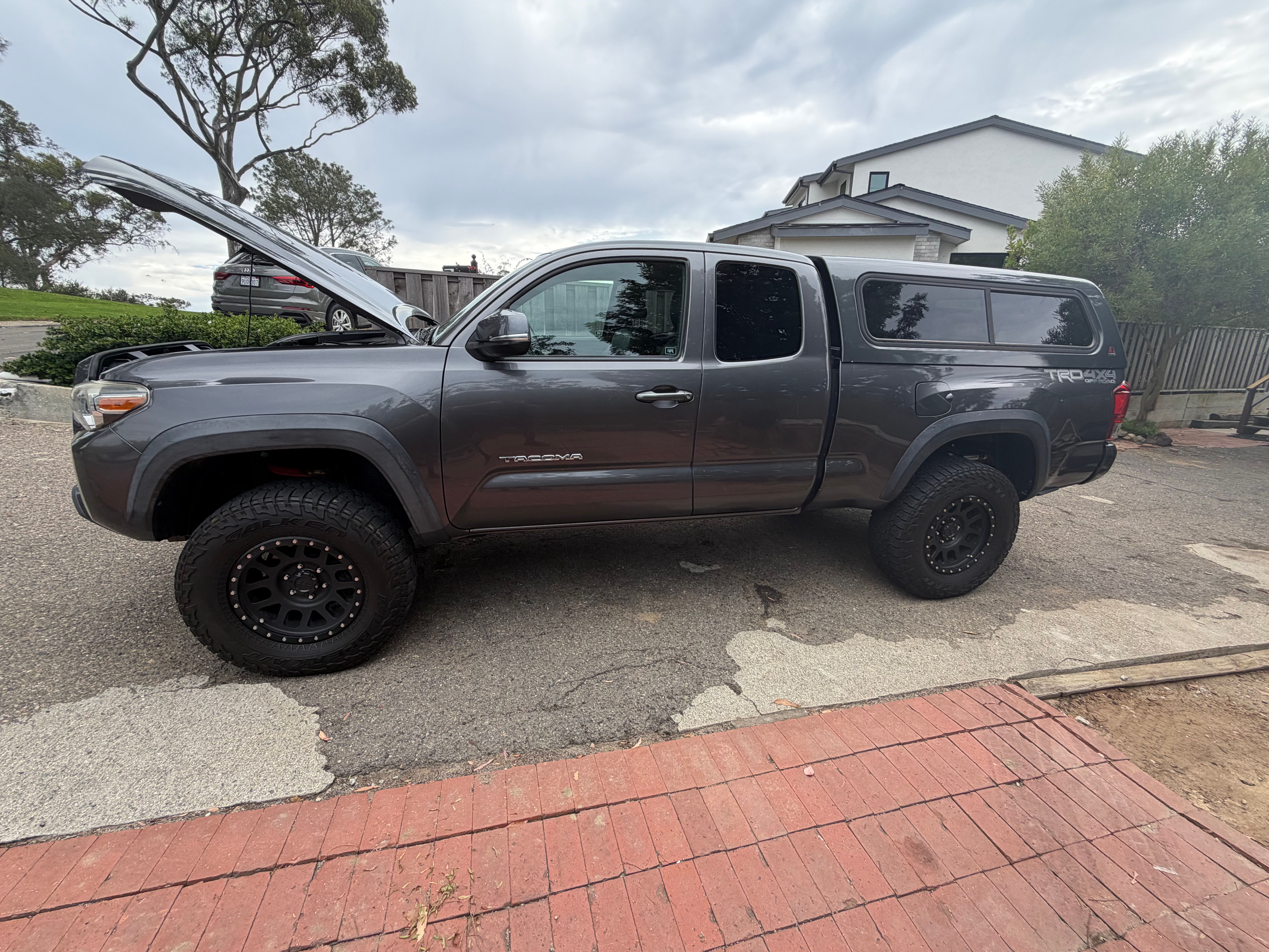 Used 2016 Toyota Tacoma TRD Off-Road w/ Premium & Technology Package AWD/4WD image 6