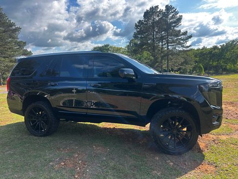 Used 2025 GMC Yukon Elevation w/ Elevation Premium Package AWD/4WD image 1