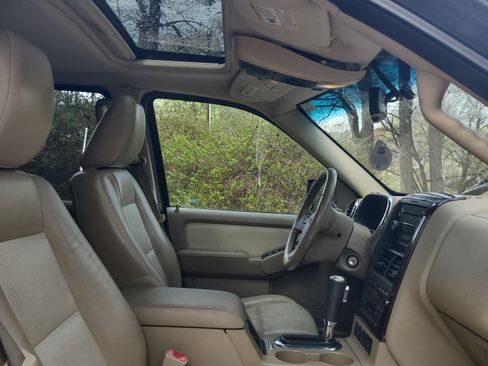 Used 2010 Ford Explorer Limited image 10