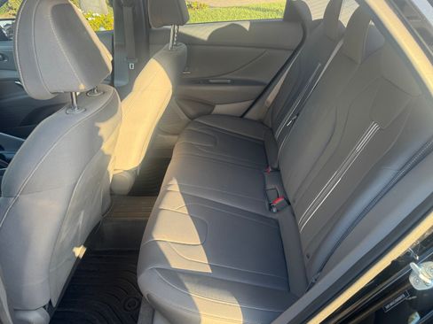 Used 2022 Hyundai Elantra SEL w/ Cargo Package FWD image 15