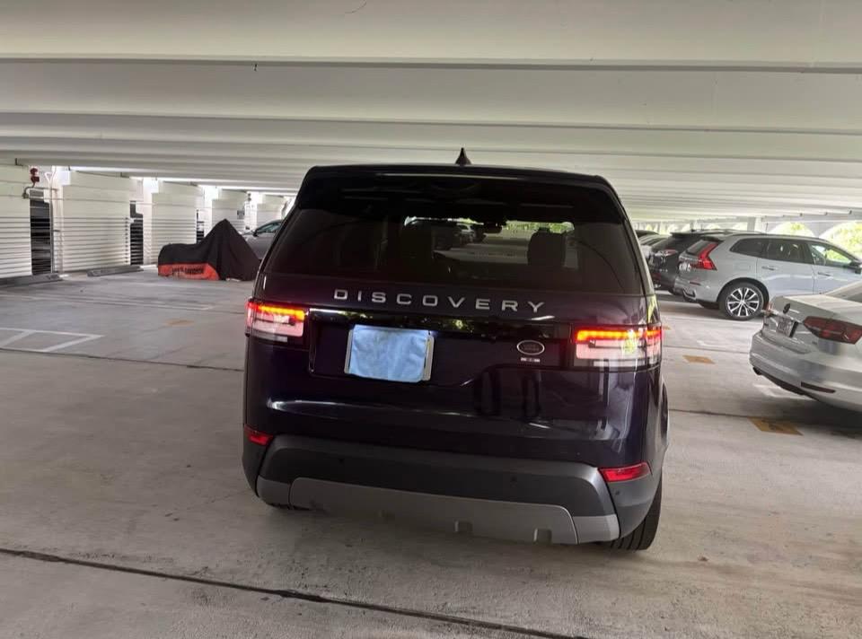 Used 2020 Land Rover Discovery SE AWD/4WD image 10