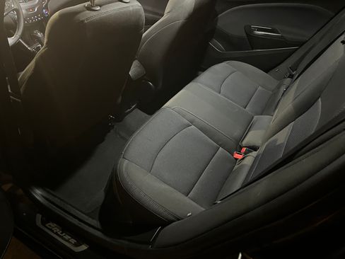 Used 2017 Chevrolet Cruze LT w/ Convenience Package image 16