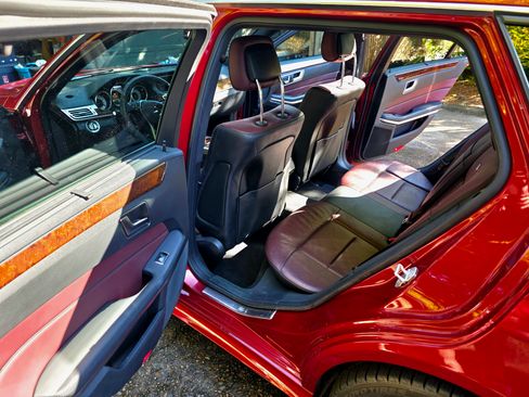 Used 2014 Mercedes-Benz E 350 4MATIC Wagon image 6