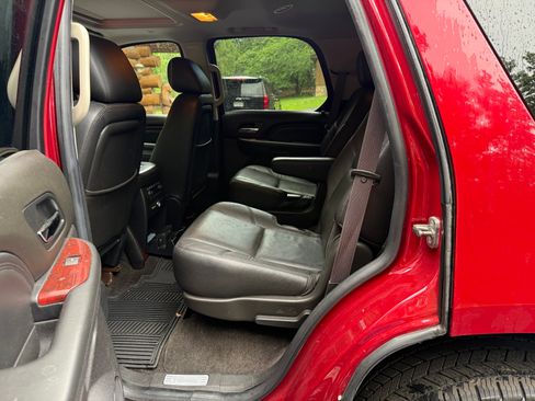 Used 2014 Cadillac Escalade Luxury AWD/4WD image 9