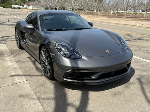 Used 2022 Porsche 718 Cayman GT4 image 12