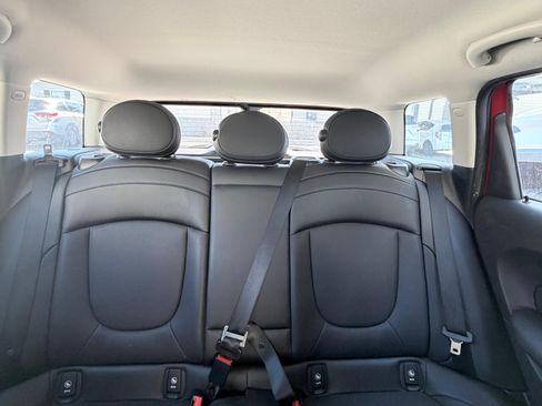 Used 2017 MINI Cooper Clubman image 5