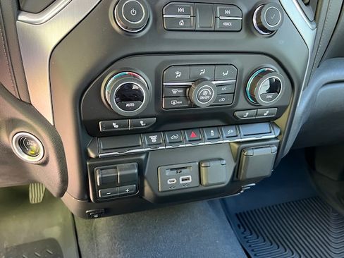 Used 2022 GMC Sierra 2500 SLE w/ SLE Convenience Package image 14