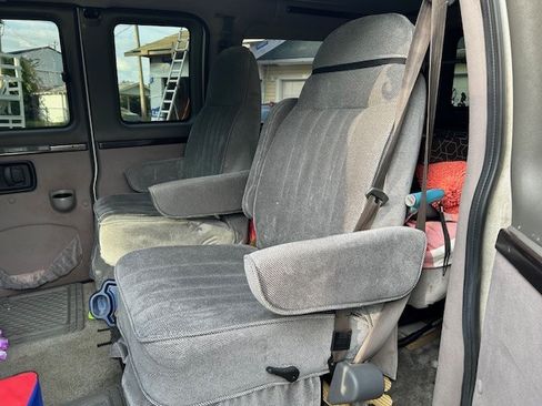 Used 2008 GMC Savana 1500 w/ Preferred Equipment Group image 16