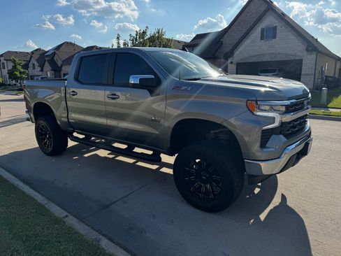 Used 2025 Chevrolet Silverado 1500 LT AWD/4WD image 16
