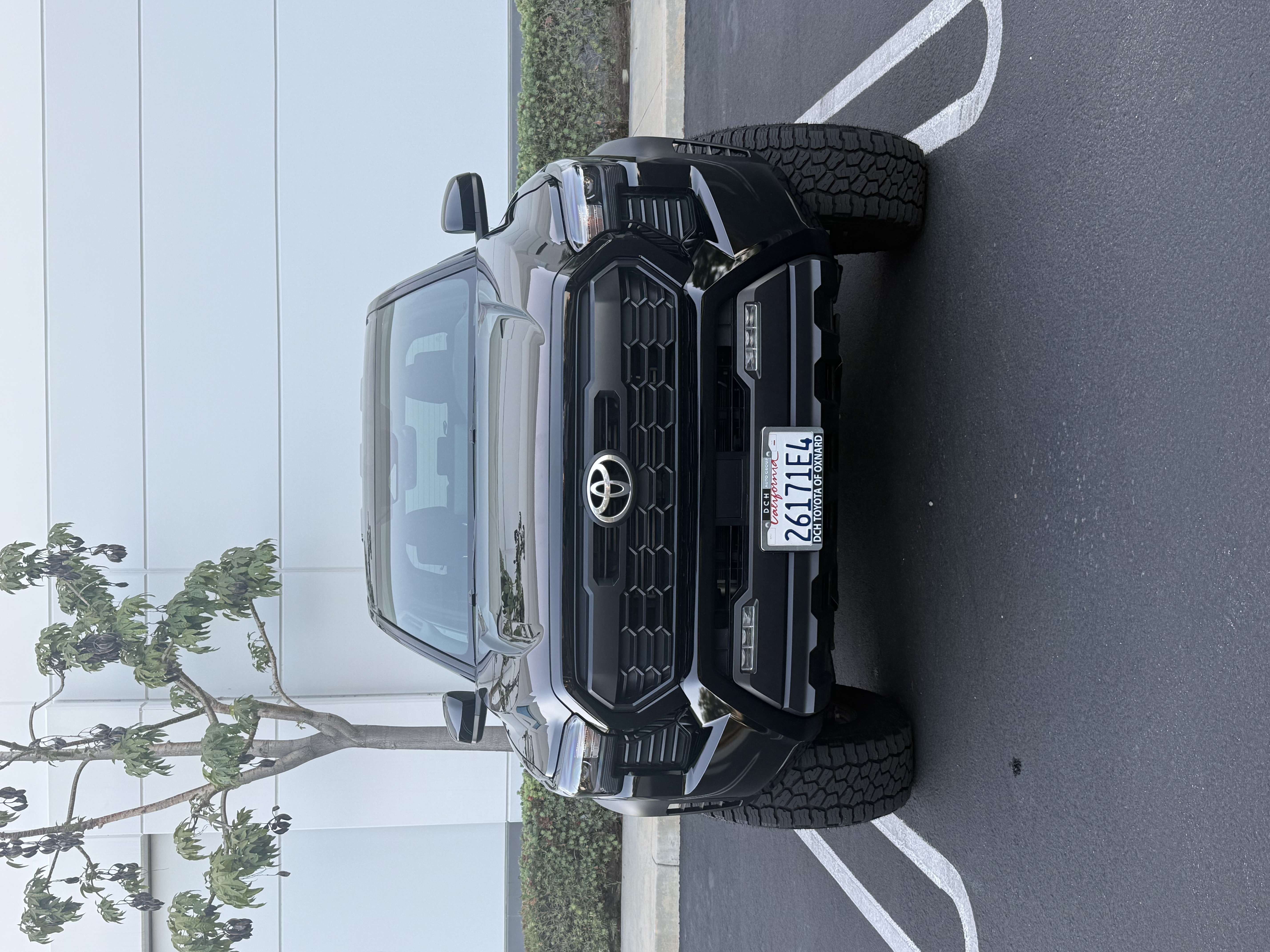 Used 2025 Toyota Tacoma TRD Off-Road AWD/4WD image 1