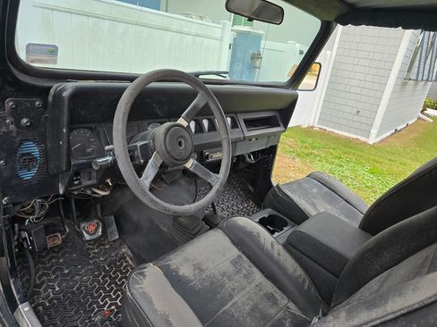 Used 1993 Jeep Wrangler 4WD image 2