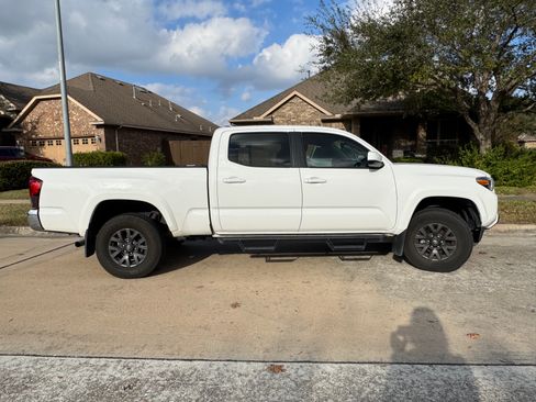 Used 2023 Toyota Tacoma SR5 image 9