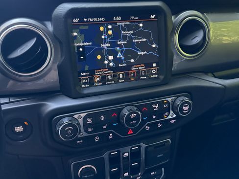 Used 2020 Jeep Wrangler Unlimited Sahara AWD/4WD image 6