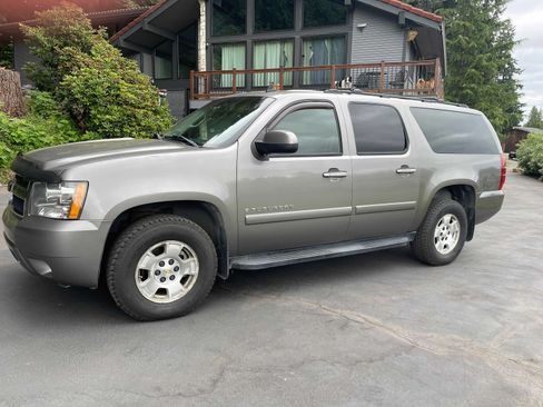 Used 2007 Chevrolet Suburban LT w/ LT Preferred Equipment Group image 10