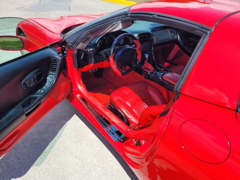 Used 2003 Chevrolet Corvette Coupe w/ Preferred Equipment Group RWD image 14