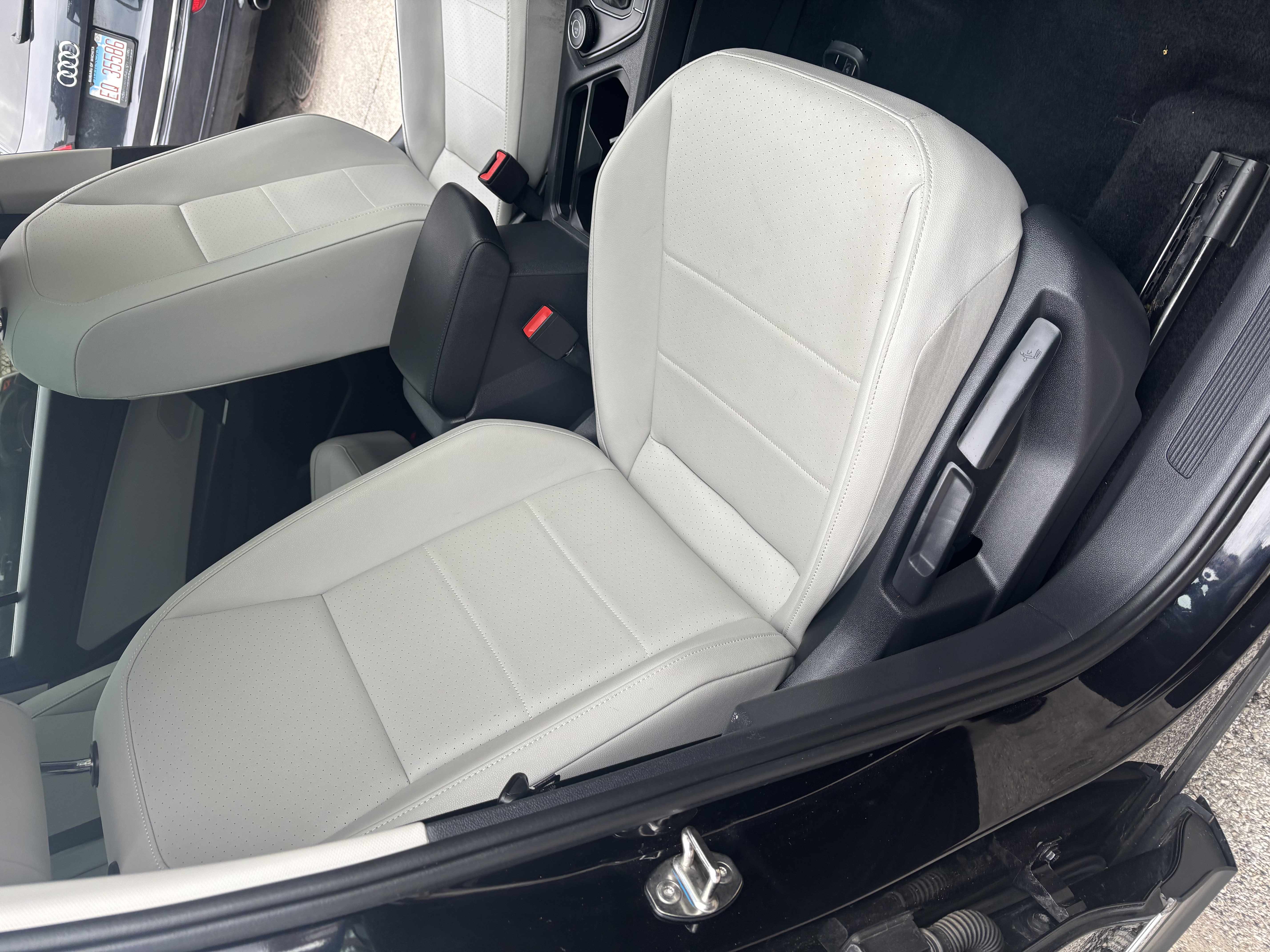Used 2020 Volkswagen Tiguan SEL AWD/4WD image 8