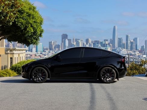 Used 2022 Tesla Model Y Performance image 5