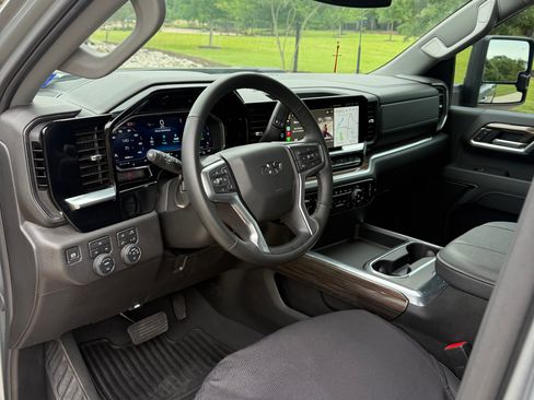 Used 2025 Chevrolet Silverado 2500 LT w/ Trail Boss Package AWD/4WD image 18