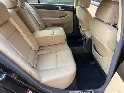 Used 2012 Hyundai Genesis 4.6 RWD image 10