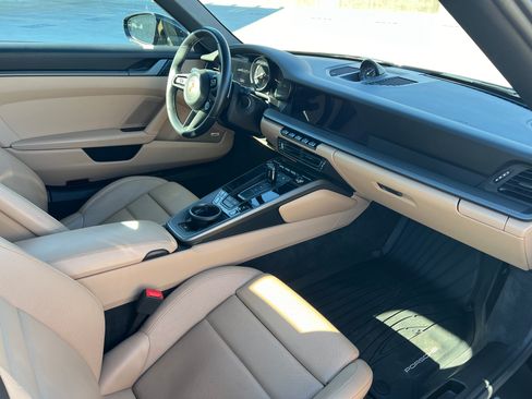 Used 2020 Porsche 911 Carrera S image 9