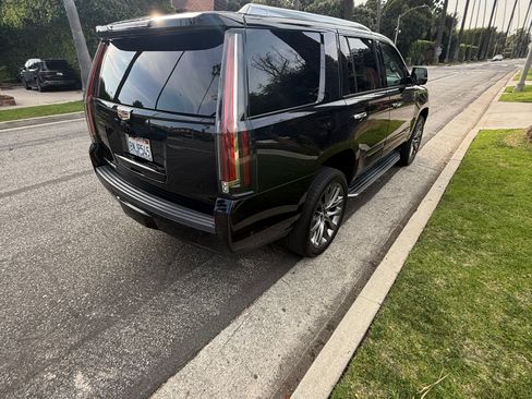 Used 2020 Cadillac Escalade Luxury w/ Escalade Sport Edition image 5