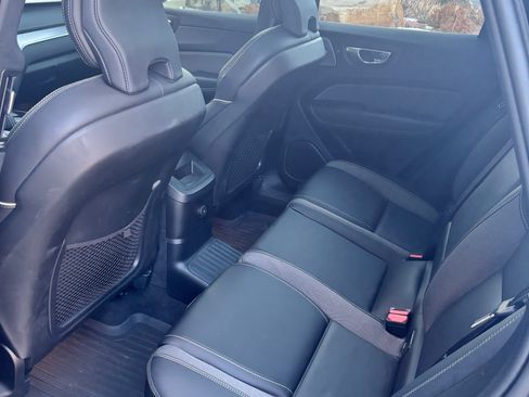 Used 2022 Volvo XC60 T8 R-Design w/ Advanced Package image 10