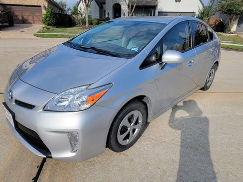 Used 2013 Toyota Prius Two image 4