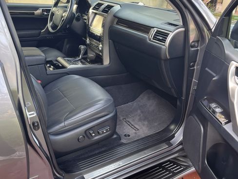 Used 2015 Lexus GX 460 image 8