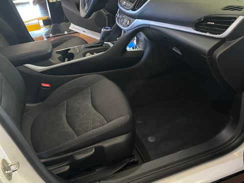 Used 2017 Chevrolet Volt LT image 9